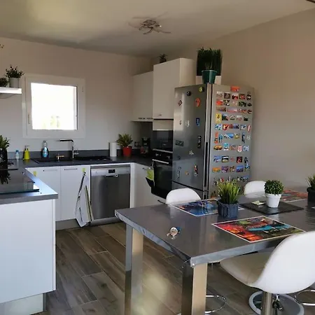 Joli Lumineux Au Calme, Wi-fi, Parking דירה קאור